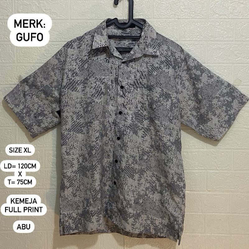 PRELOVED GUFO ORIGINAL KEMEJA FULL PRINT ABU (Size XL) (LD=120cm x T=75cm)