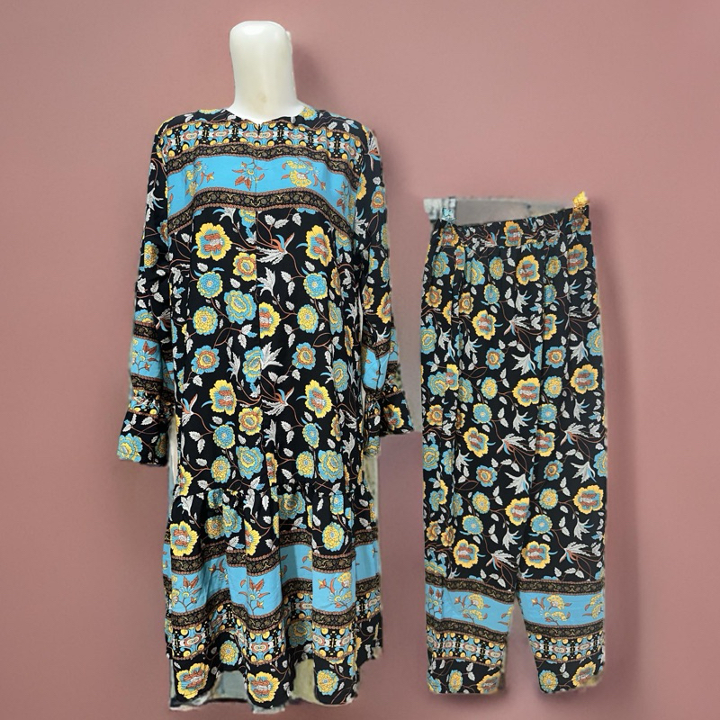 PRELOVED SET TUNIK & CELANA MERK EXTU