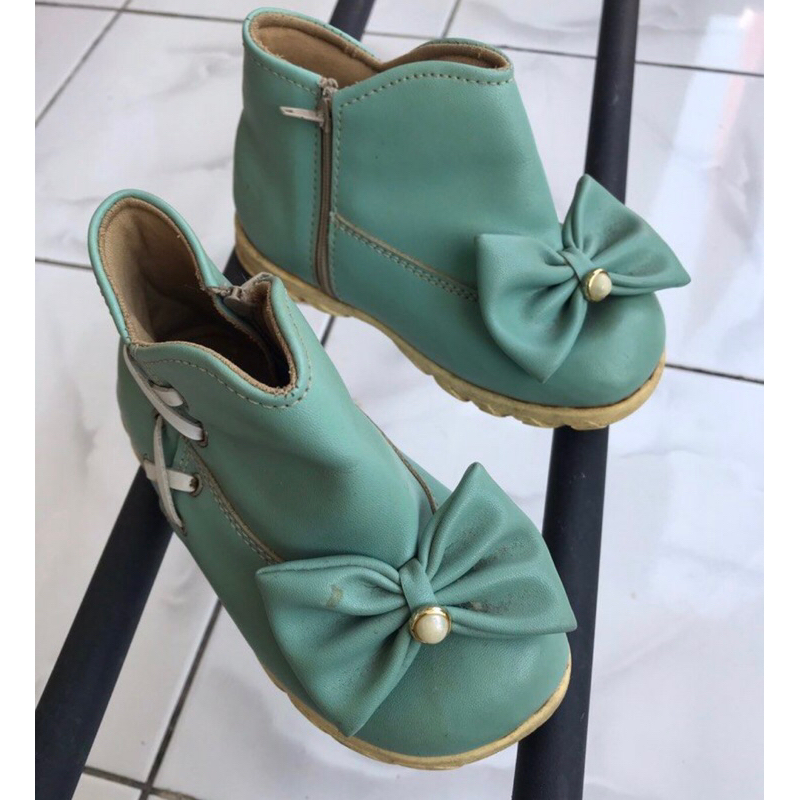 Preloved Sepatu Boots Anak Perempuan No 26