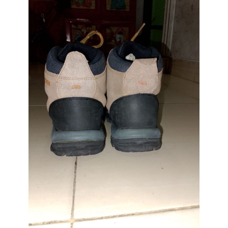 sepatu gunung outdor snta tex size42