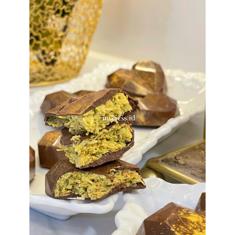 

Dubai Chocolate Pistachio Kunafa