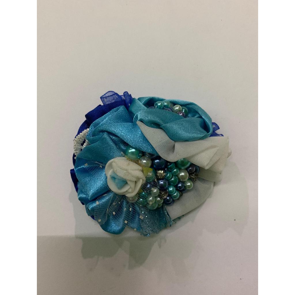 bros bunga / bros bunga satin / bros bunga kain / aksesoris wanita