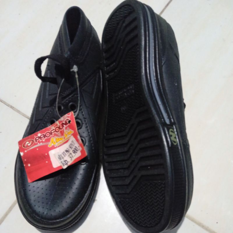 Sepatu sekolah new era