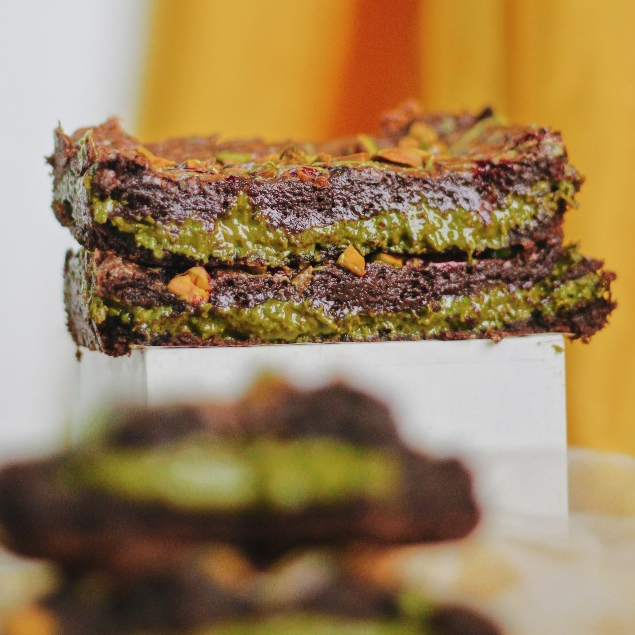 

FUDGY BROWNIES PISTACHIO KUNAFA ib DUBAI CHOCOLATE BY @DIZZY.FUDGY / PREMIUM INGREDIENTS ONLY
