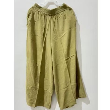PRELOVED MEDAN { CELANA KULOT ARMY }
