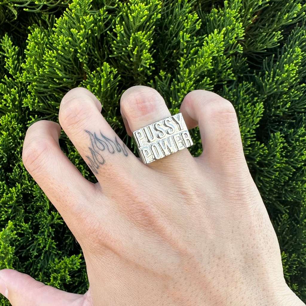 Cincin PP PussyPower / PussyPower Ring / Cincin Tulisan Huruf Kekuatan Wanita Energi Cewek Kharisma 