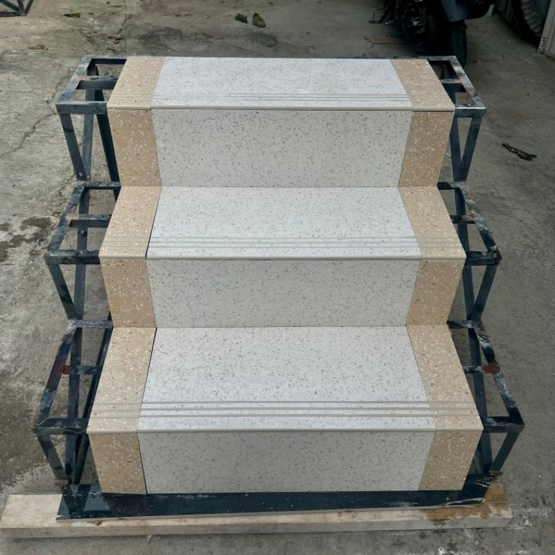 tangga granit Niro 30x80 kombinasi met B