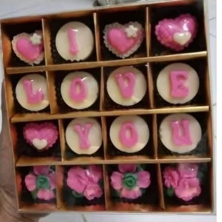 

Coklat Hadiah/coklat ucapan/coklat valentine/coklat hadiah ulang tahun/hadiah annive