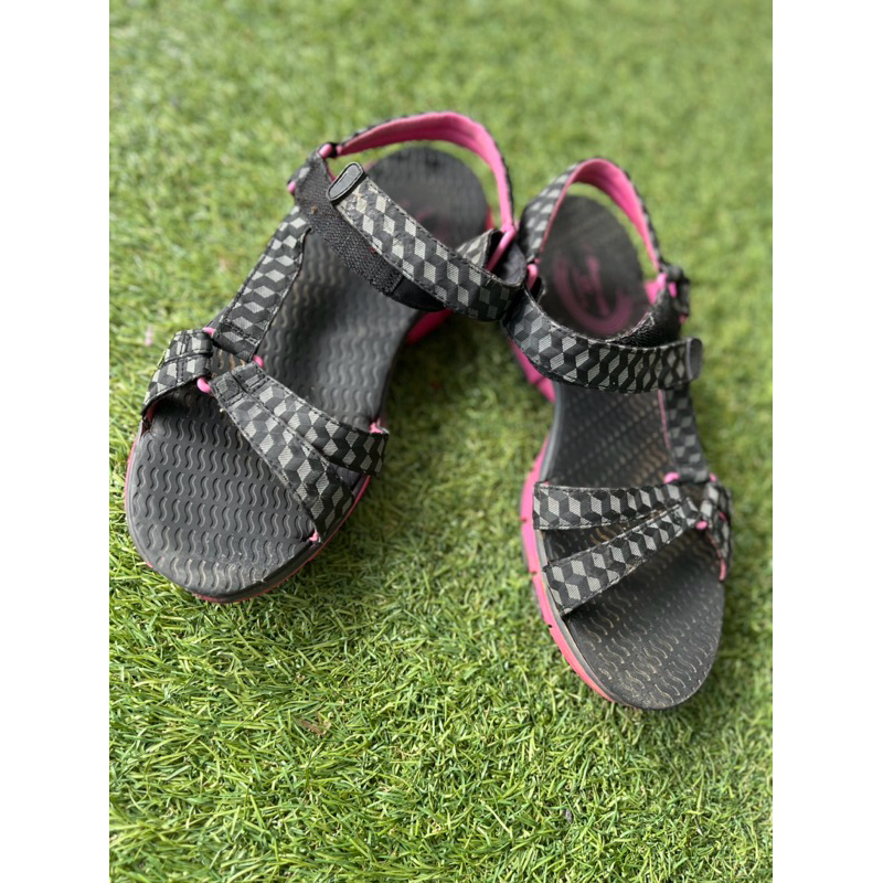 sandal gunung skechers