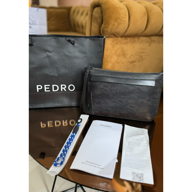 Tas Clutch pria pedro original store (preloved)