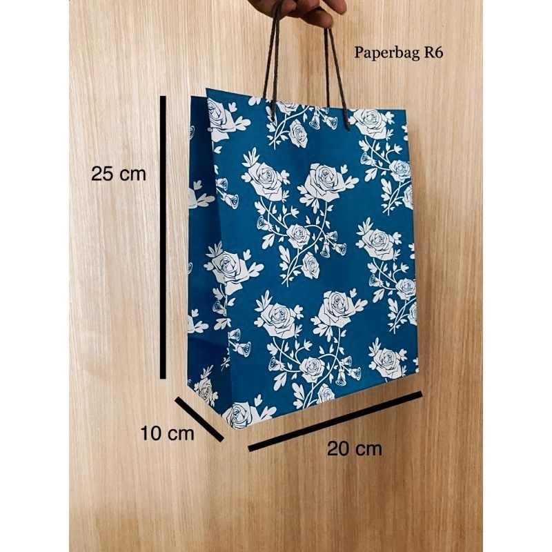 

Paper bag R6 20x10x25 cm motif bunga