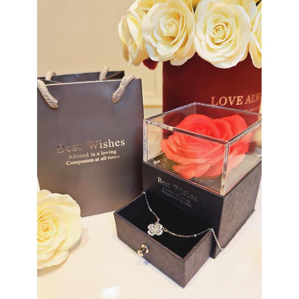 

Hadiah untuk anak perempuan/kotak hadiah kalung semanggi 4 daun bunga sabun