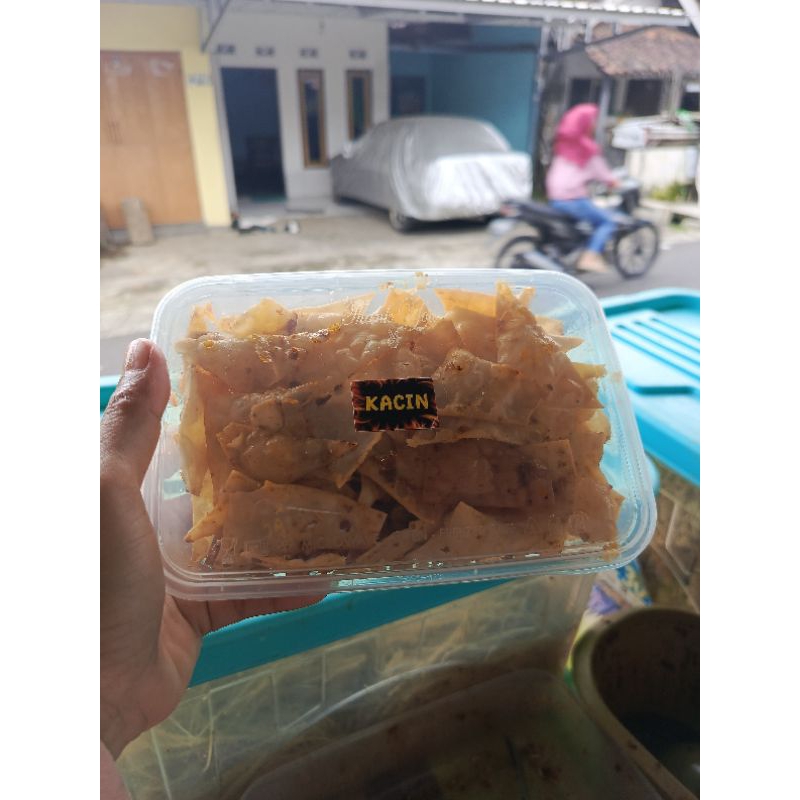 

KRUPUK PANGSIT PEDES