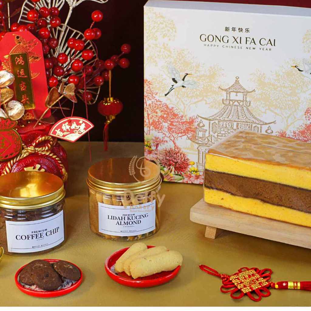 

Golden Dragon + Bolu Lapis Surabaya Hampers Sincia/imlek/Kue Kering Premium/Kue Kering Homemade