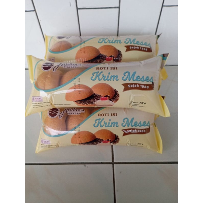 

Jordan bakery roti isi krim meses 1pak isi 5 pcs