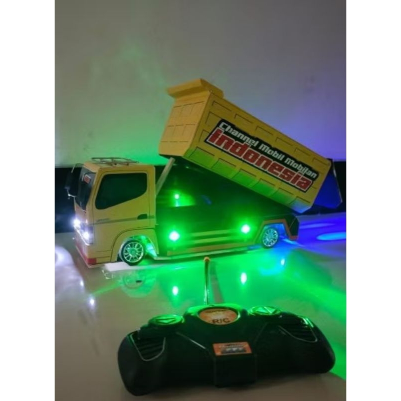 Miniatur dam truk