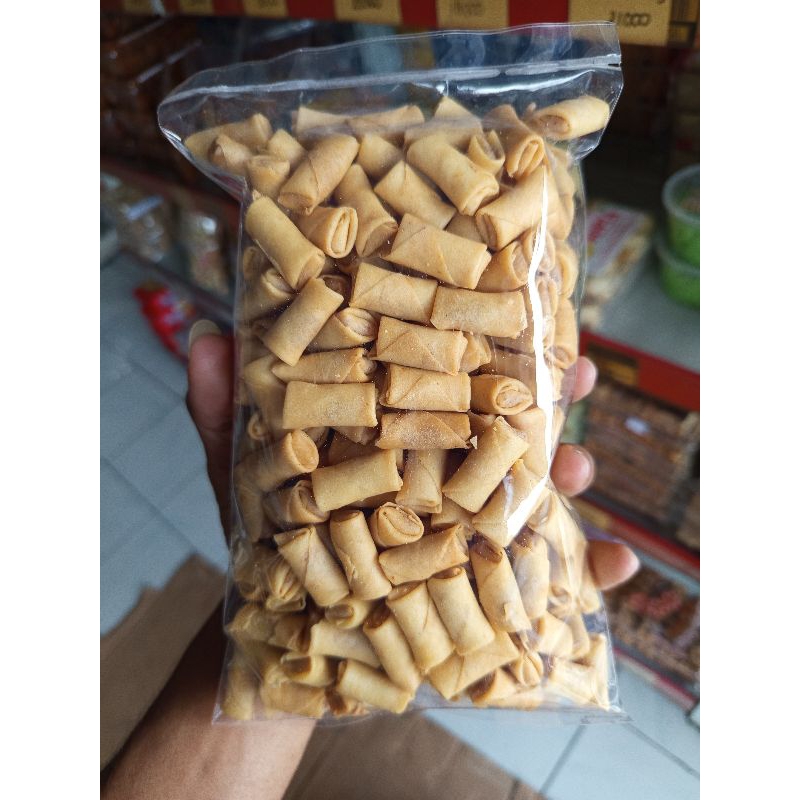 

one bit snack sumpia udang ebi manis gurih asin, tidak bau amis