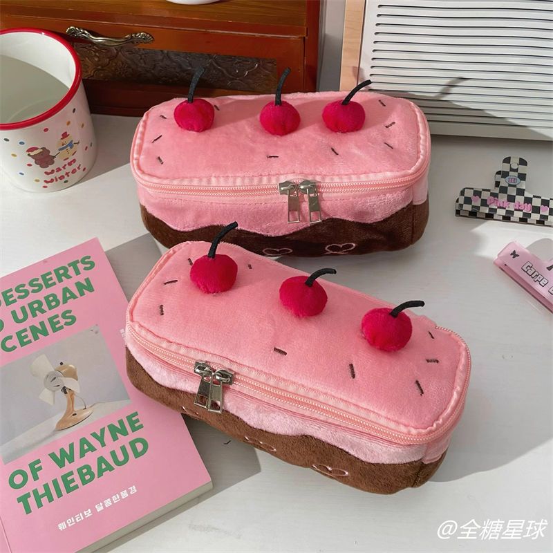 

[COD]Cherry Cake Pencil Case Tempat pensil bulu soft cute Girl Heart High Value Student Large Capacity Pen Bag Holder Box