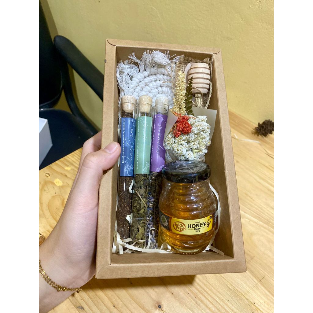 

Dream Hampers Custom