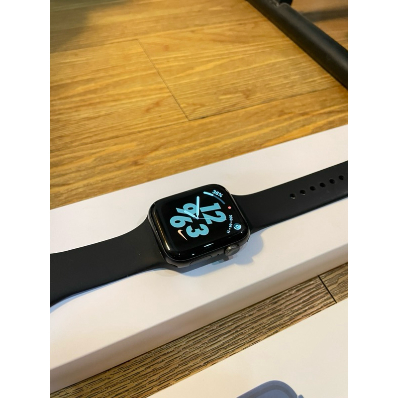 Apple Watch Series 5 - 44mm - Grey