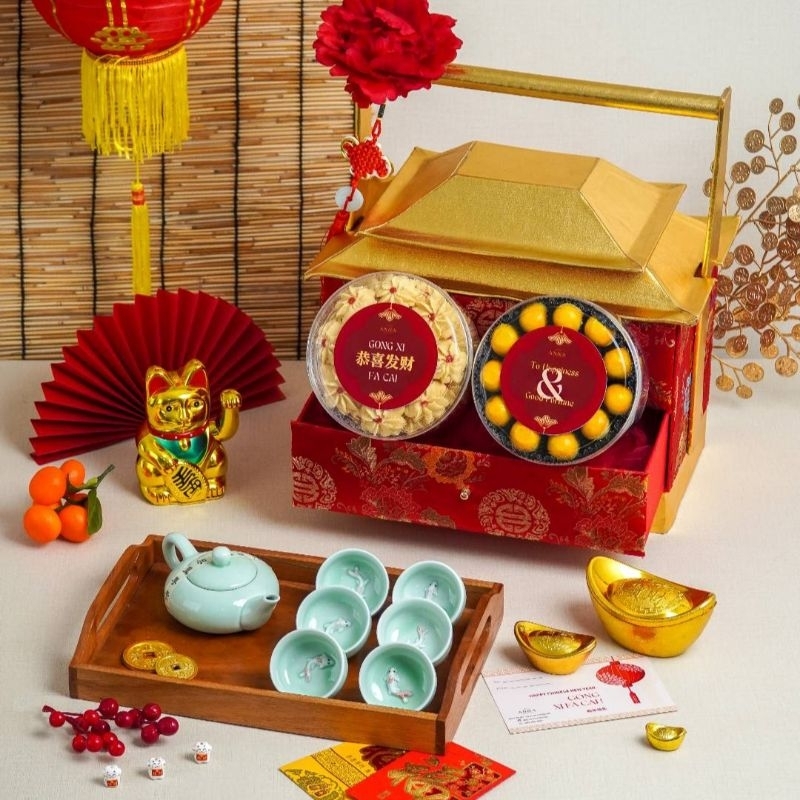 

Emperor Hampers Imlek / Hampers Kue Kering Imlek / Bingkisan Imlek Aesthetic & Unik / Kue Cookies & Kue Nastar