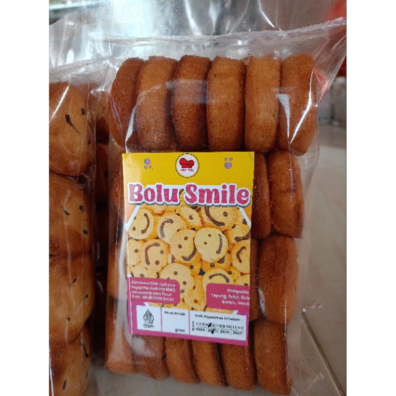 

BOLU SMILE (TAPE) ISI 24BIJI/KELEMBEN SENYUM OLEH-OLEH KHAS BANYUWANGI