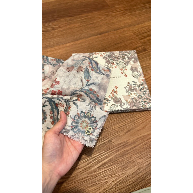 Preloved Buttonscarves Topkapi