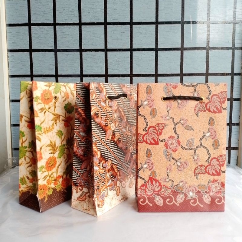 

Paper Bag KIKY Motif Batik Type A Kecil ( Pak ) [ Original ]