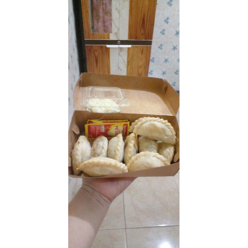 

cireng isi ayam pedes1 pack isi 10 keadaan mentah yah