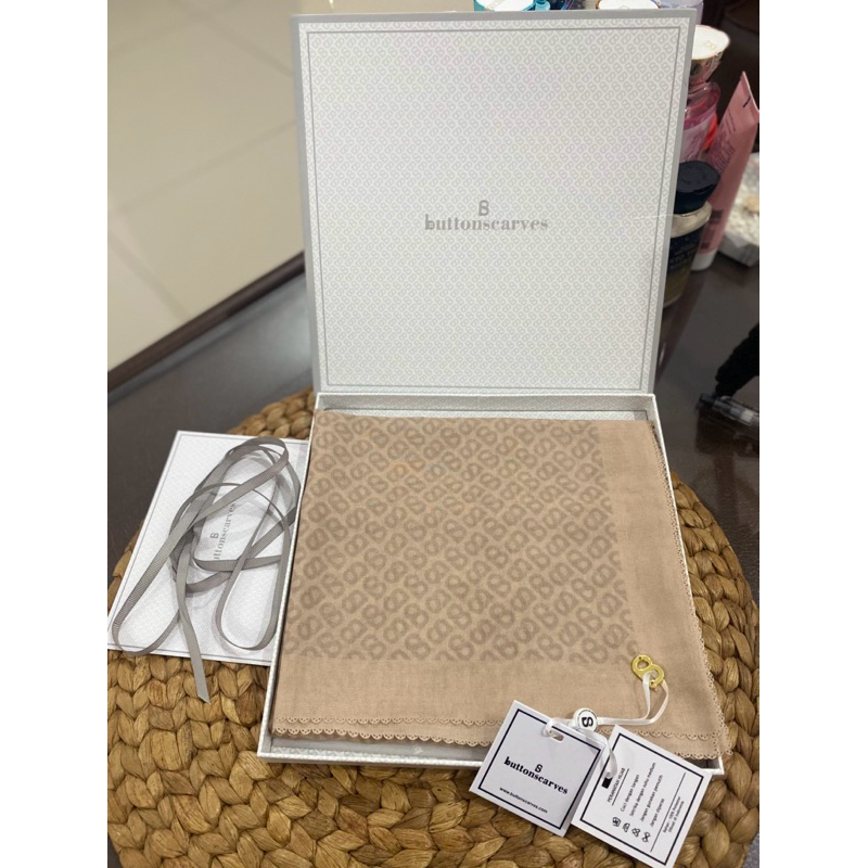 NEW Buttonscarves Tapis - Butter