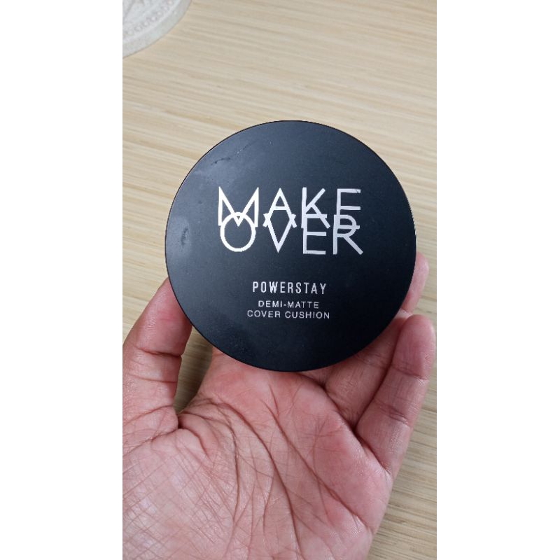 MAKEOVER POWERSTAY CUSHION