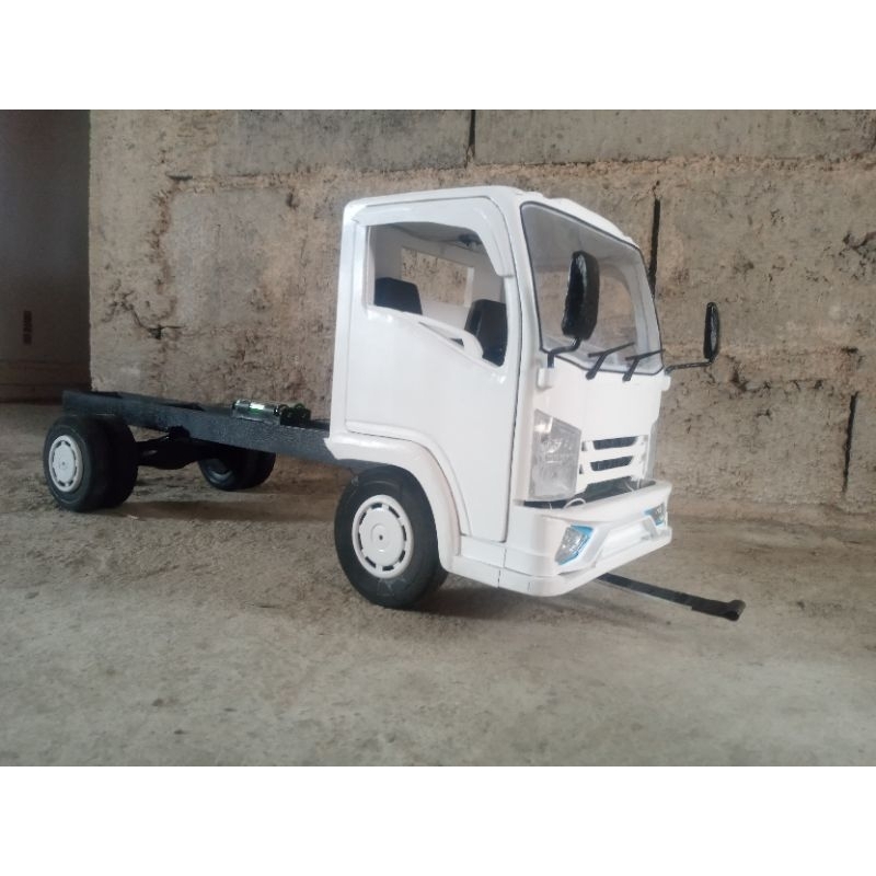 Miniatur Truk Isuzu NMR 71 (tanpa bak) skala (1:10)( 1:12)(1:14)