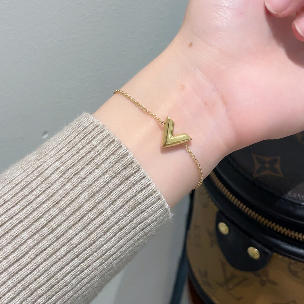 Gelang Titanium Huruf V Gelang Wanita Huruf Titanium Perhiasan Gelang Wanita Gelang Titanium Gelang 