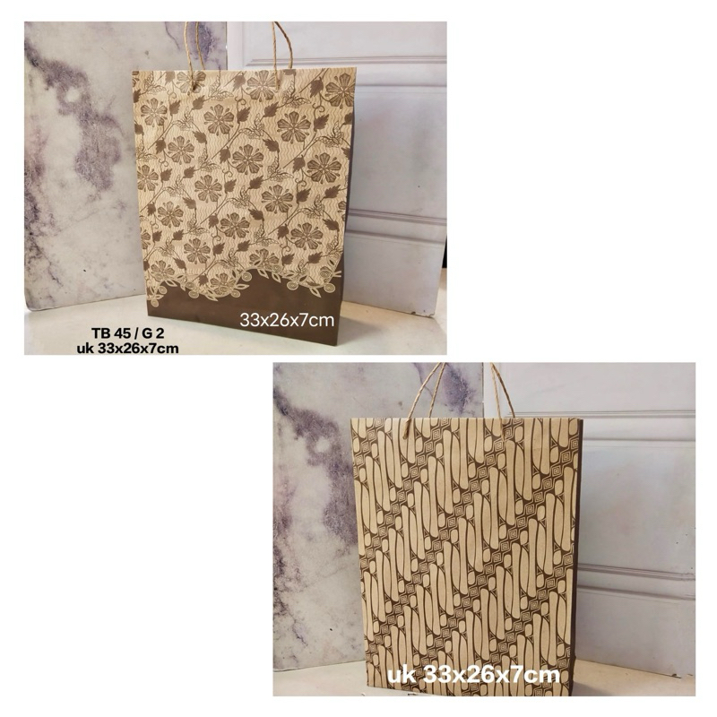 

PAPER BAG MOTIF BATIK UK. 33x26x7cm. 1 PAK ISII 12pcs