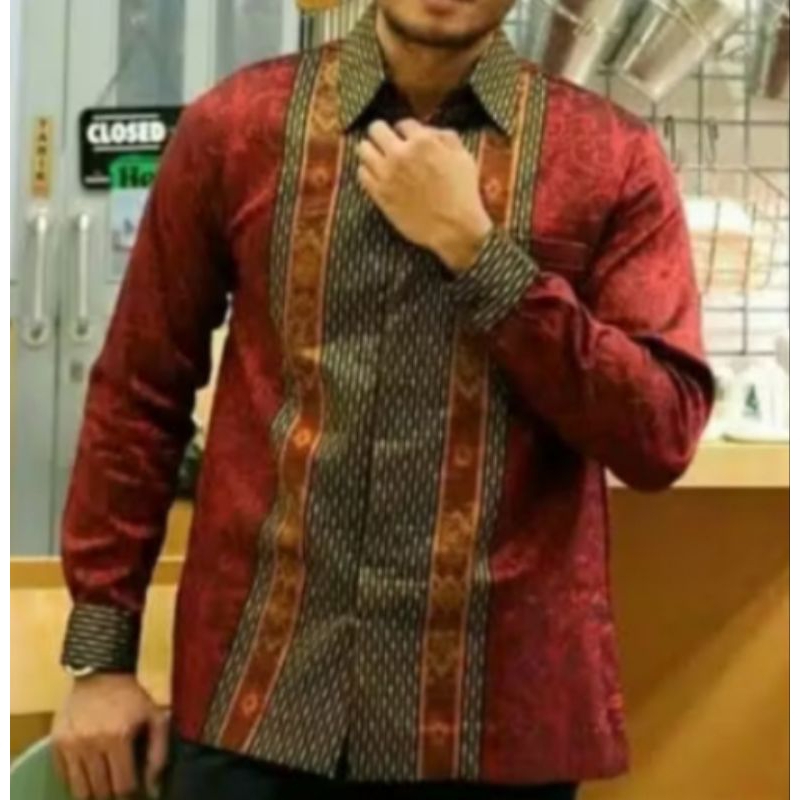 Kemeja tenun baron