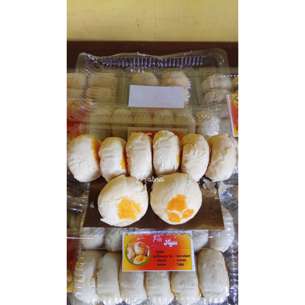 

Bakpia aneka rasa banyak varian khas malang 1 kotak isi 12 biji