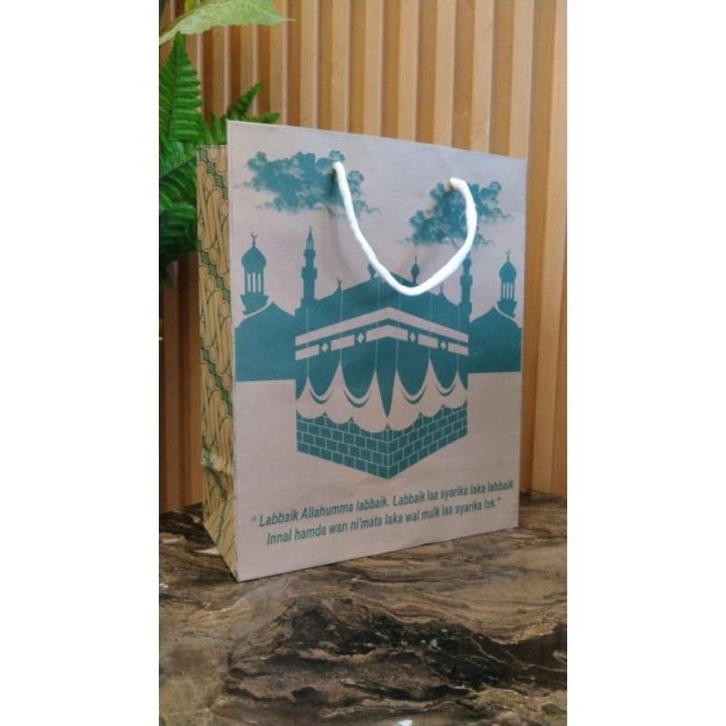 

Paper bag souvenir oleh oleh haji dan umroh ukuran jumbo