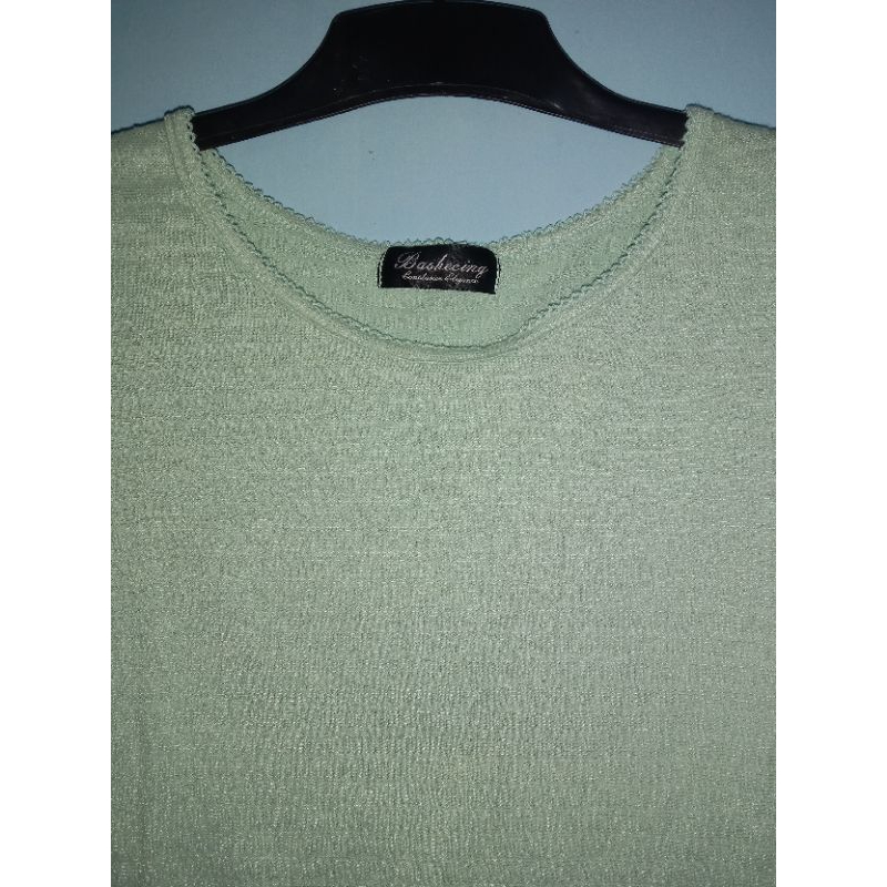 Kaos hijau daun lengan pendek