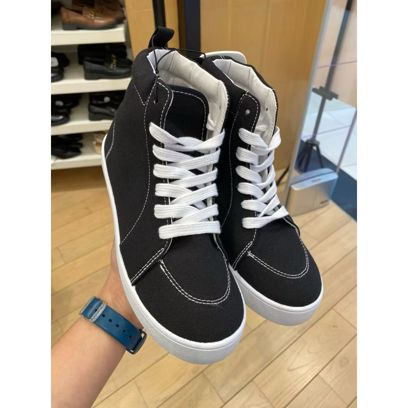 Sepatu Sneakers Hitam Putih Rubi Sale