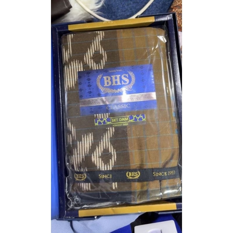 Sarung BHS SKT DAM Gold langka masih bertanda tangan