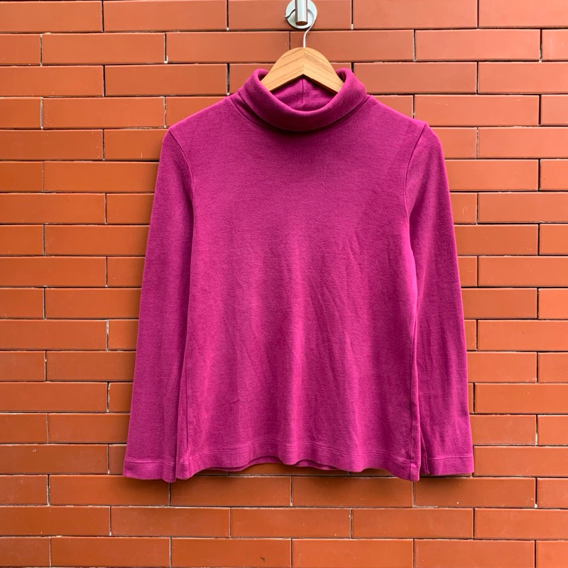 Uniqlo turtleneck heattech fuschia L