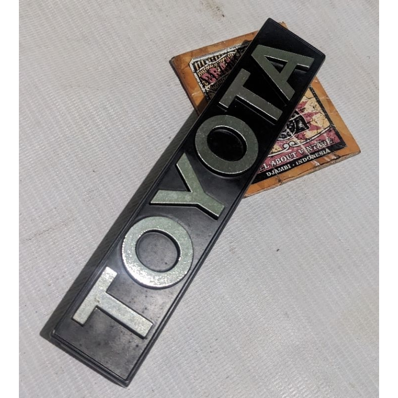 Emblem Grill Toyota Corolla DX 80-81 Nos ABS