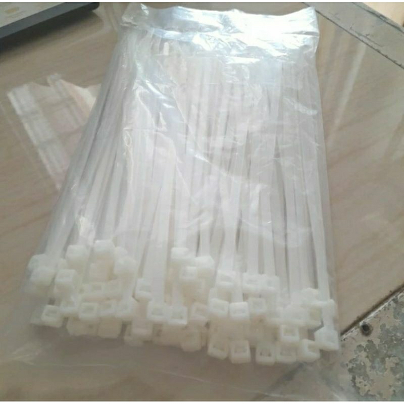 

CABLE TEES / KABEL TIS / TALI RIVET 4,8×200 Nylon