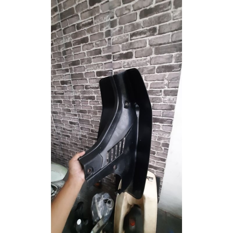 Sayap Suzuki RC 100 Bravo Original Hitam