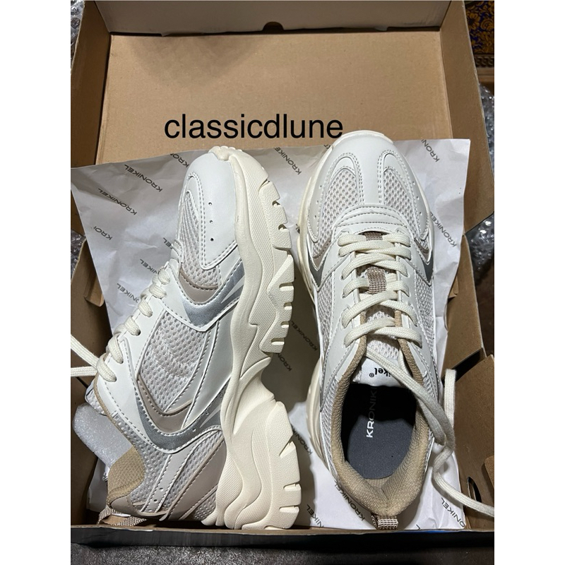 Sepatu Sneakers Wanita Kronikel KR507 (Preloved)