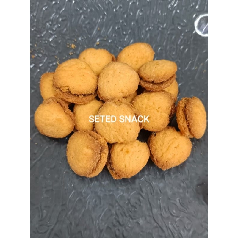 

NASTAR NANAS BENTUK HATI / COOKIES NANAS BENTUK LOVE 500GRAM