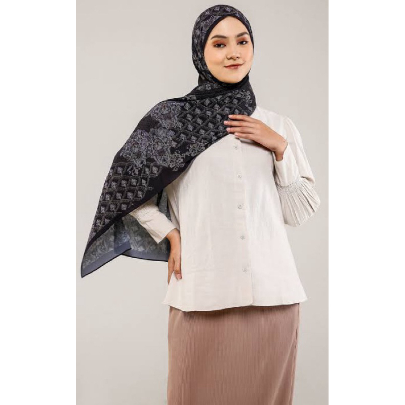 BUTTONSCARVES GRANADA SERIES WHITE PINK BLACK CAMEO GREEN NEW BIKAN PRELOVED DISNEY AUTOGRAPH WONDER