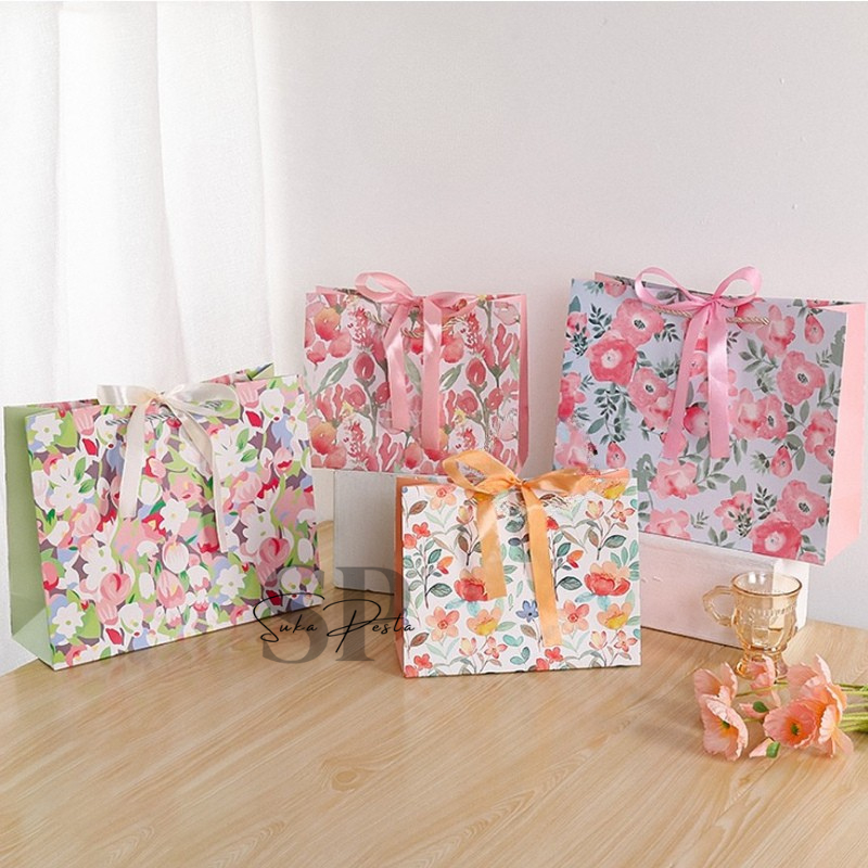 

Paper Bag Kado Aesthetic Korea Bunga Pita / Goodie Bag Ulang Tahun / Tas Kado Lucu