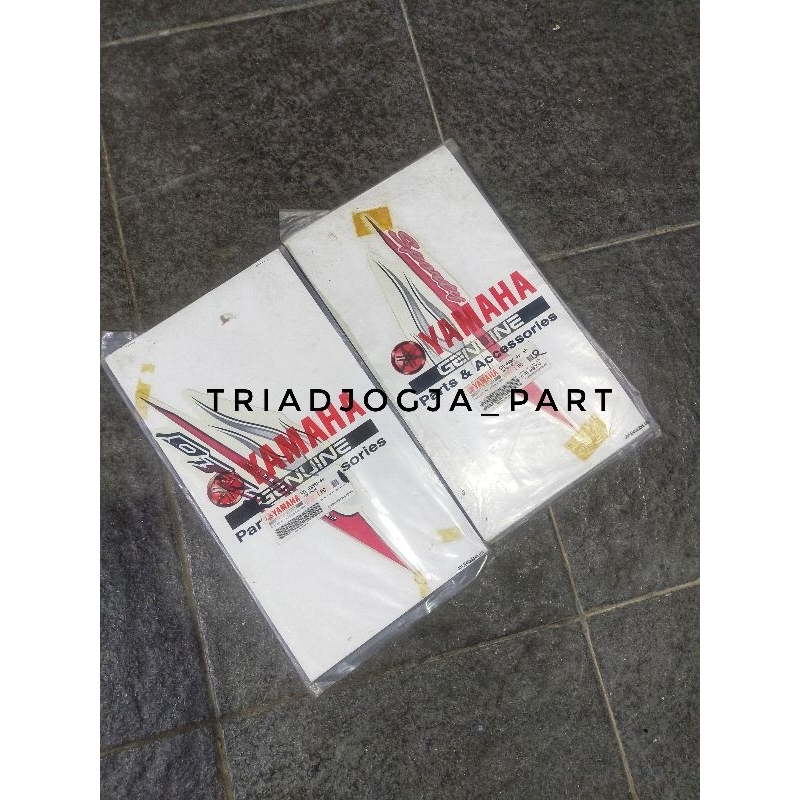 striping sticker decal mio sporty 2006 putih bagian depan ori original sepasang