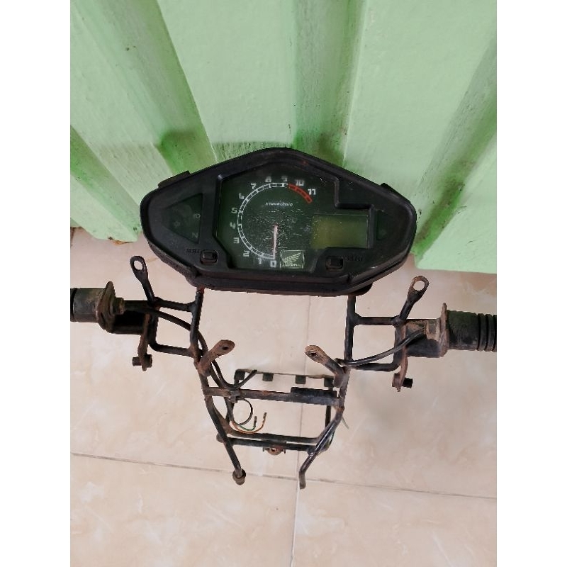 BREKET LAMPU DAN SPEDOMETER HONDA MEGAPRO MONO SHOCK ORIGINAL
